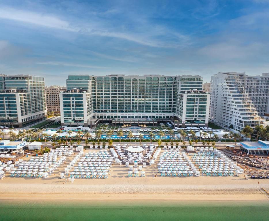 Staycation - 5* Hilton Dubai Palm Jumeirah - Breakfast & Dinner